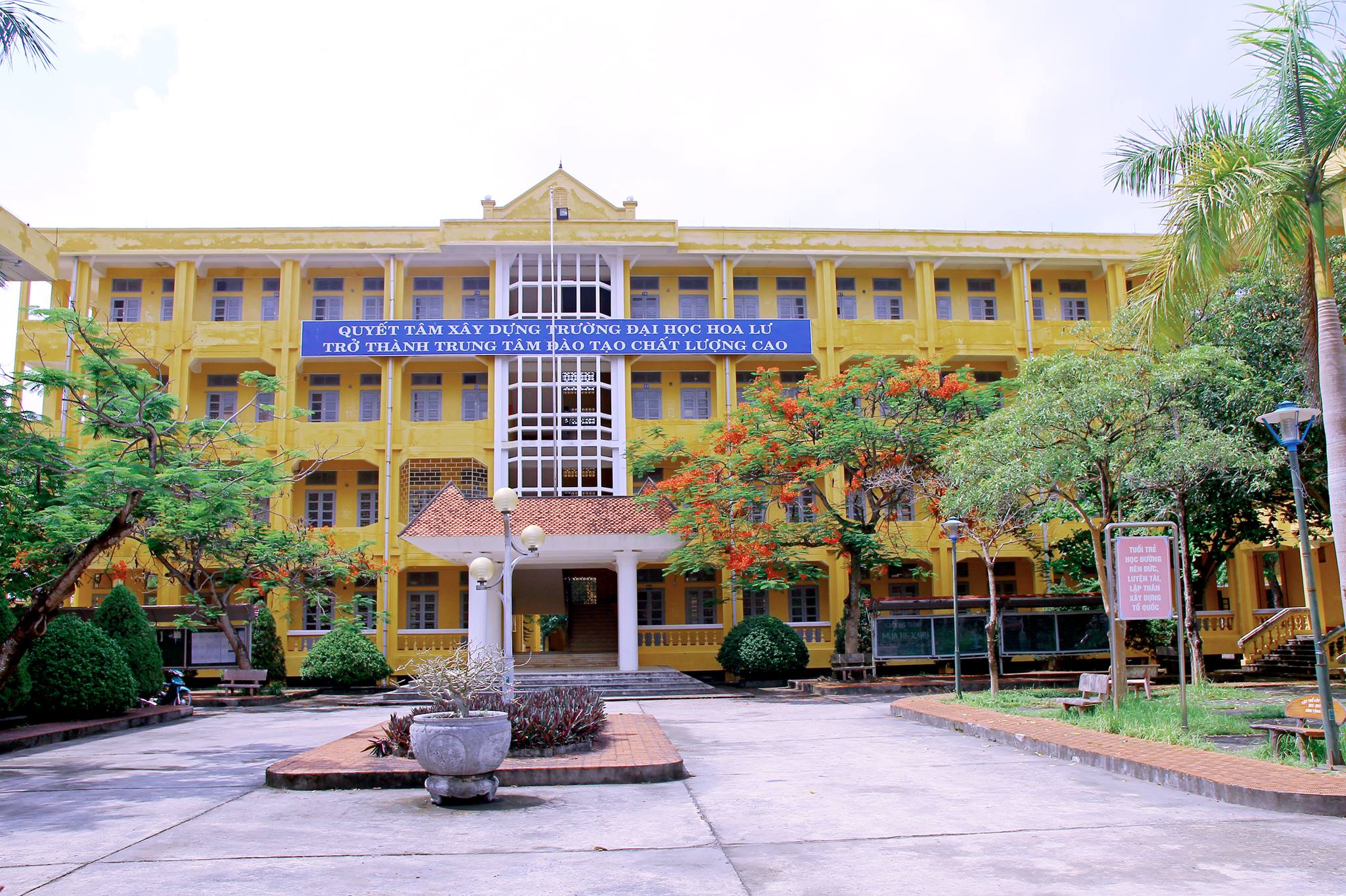 Đại học Hoa Lư (HLUV)