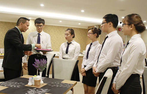 Ngành Quản trị nhà hàng và dịch vụ ăn uống học trường nào