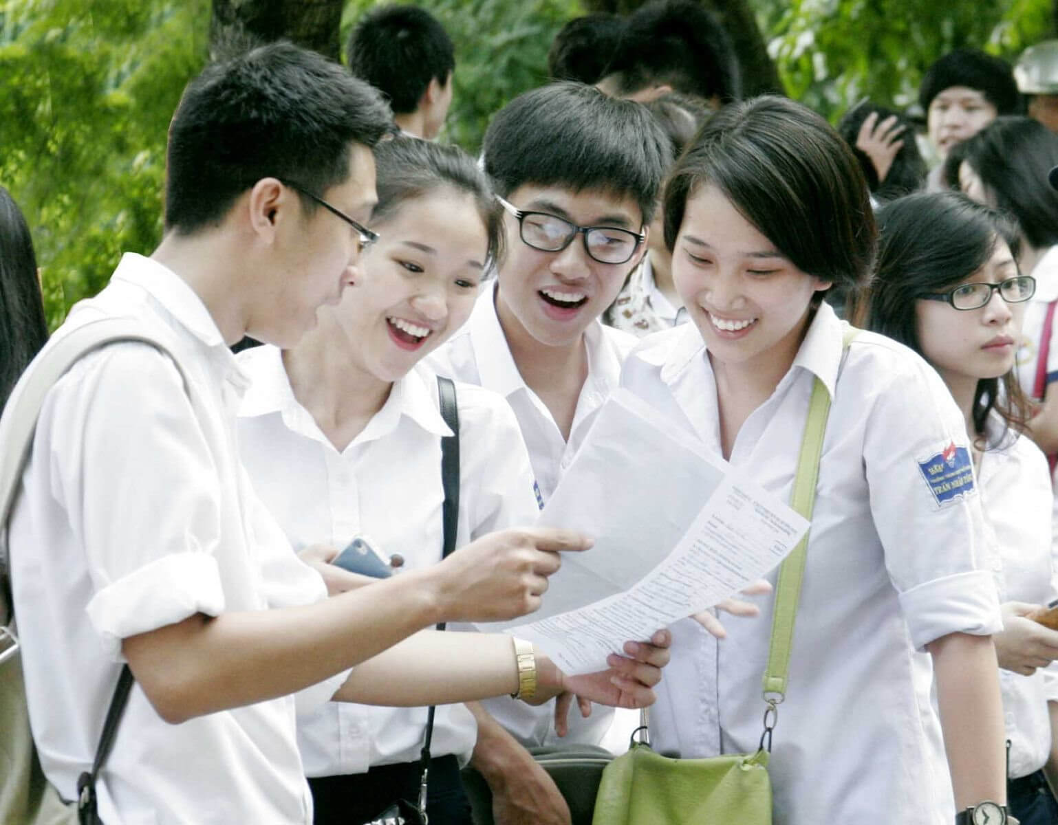 Học sinh tra cứu điểm chuẩn trường Đại học Phương Đông