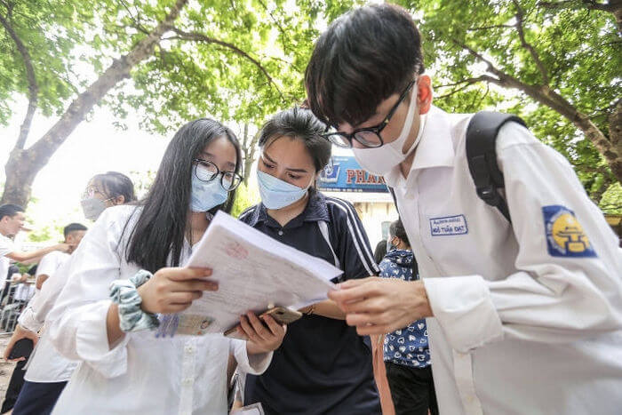 Học sinh đăng ký xét học bạ trường Đại học Văn Lang
