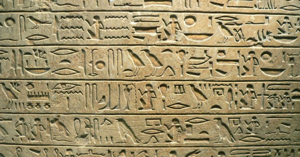 Chữ viết đầu tiên của người Ai Cập là gì? Bí ẩn thiên ngữ Hieroglyph?