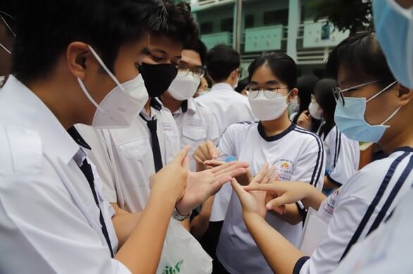 Học sinh tra cứu điểm chuẩn trường Đại học Y khoa Phạm Ngọc Thạch