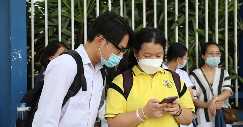 Học sinh tra cứu điểm chuẩn của trường Đại học Y khoa TOKYO Việt Nam