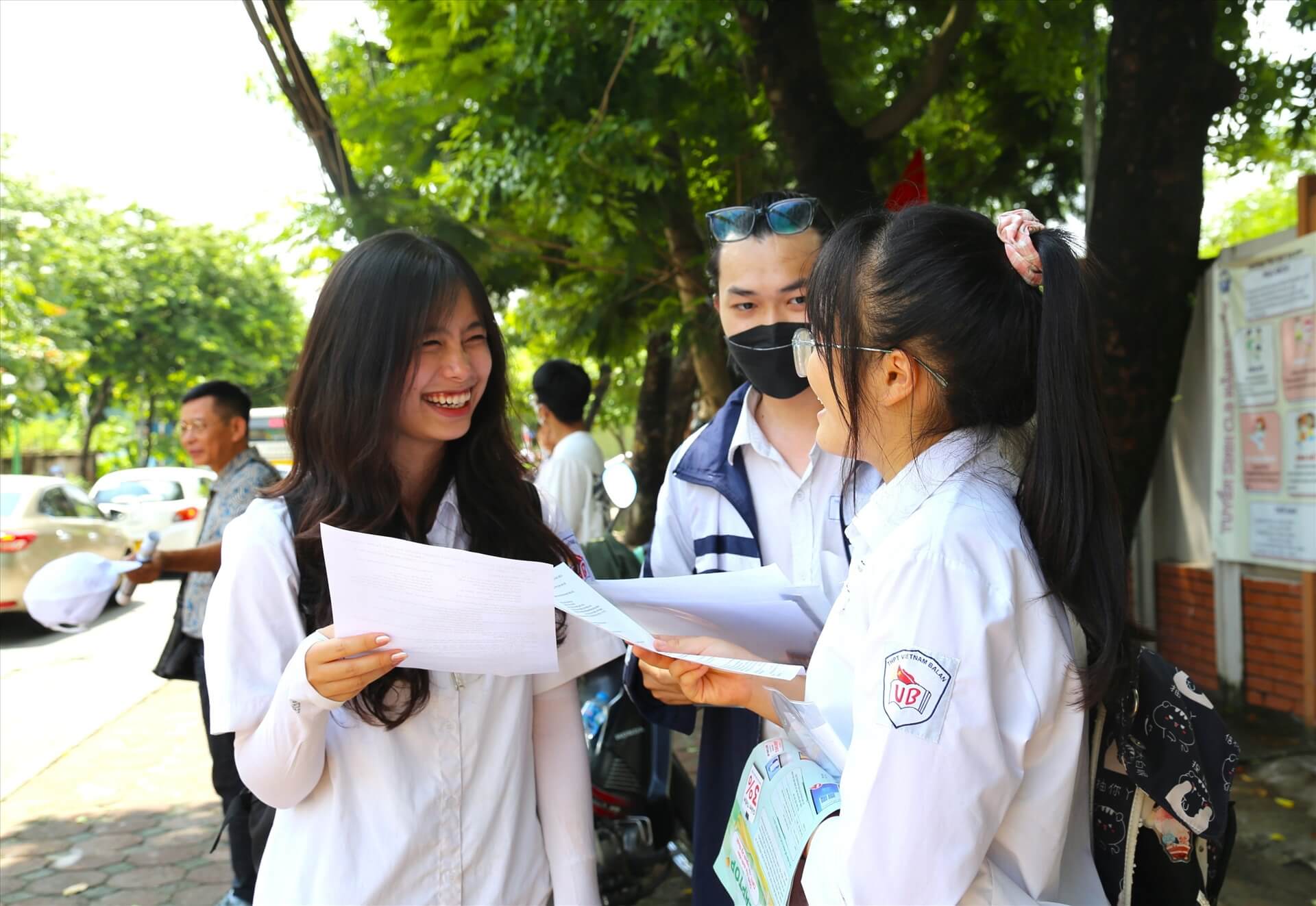 Học sinh tra cứu điểm chuẩn của trường Đại học Swinburne Việt Nam