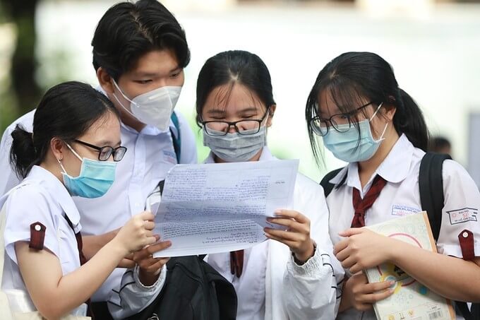 Học sinh tra cứu điểm chuẩn của trường Đại học Thái Bình