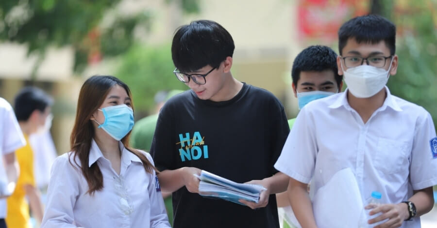 Học sinh tra cứu điểm chuẩn của trường Đại học Thể dục Thể thao Đà Nẵng  