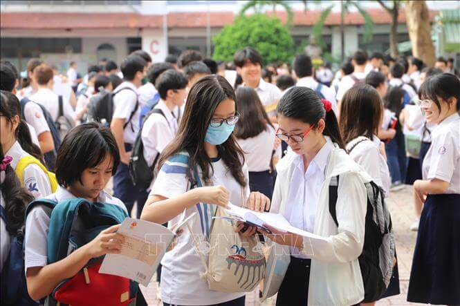 Học sinh tra cứu điểm chuẩn của trường Đại học Thể dục Thể thao TP Hồ Chí Minh 