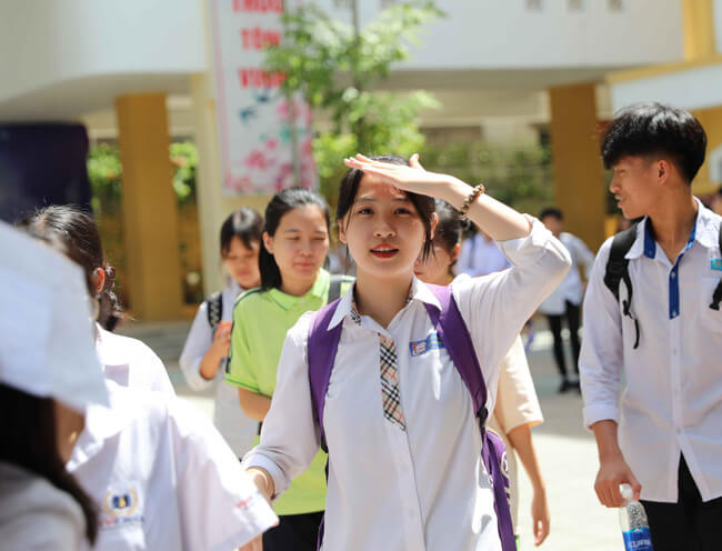 Học sinh tra cứu điẻm chuẩn Trường Đại học Việt Nhật