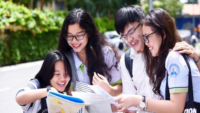 Học sinh tra cứu điểm chuẩn của trường Đại học Sân khấu Điện ảnh Hà Nội