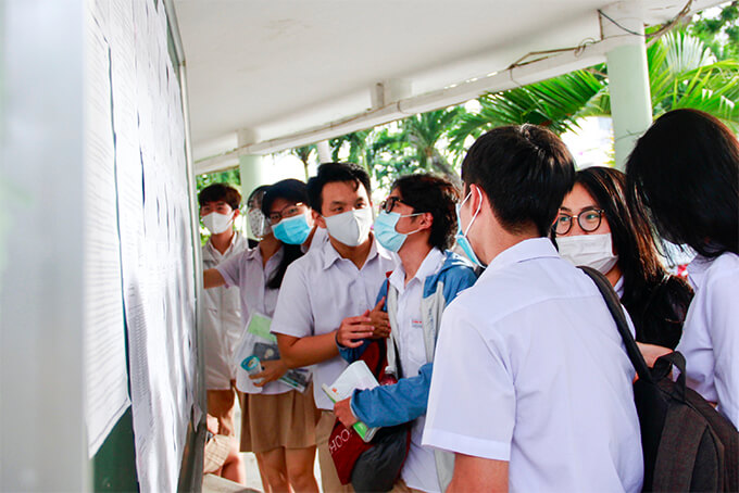 Học sinh tra cứu điểm chuẩn Trường Đại học Phan Châu Trinh (PCTU)