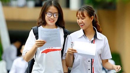 Học sinh tra cứu điểm chuẩn Trường Đại học Quảng Nam (QNU)