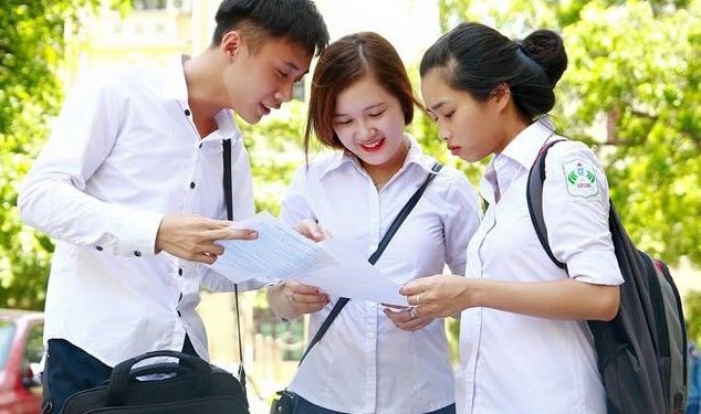 Học sinh đăng ký xét học bạ Trường Đại học Việt Bắc