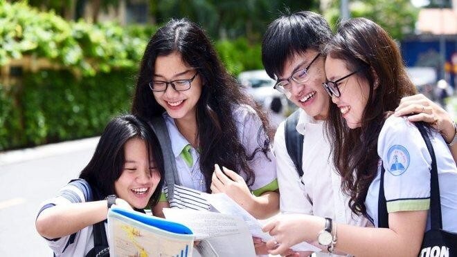 Học sinh đăng ký xét học bạ Trường Đại học Việt Nhật