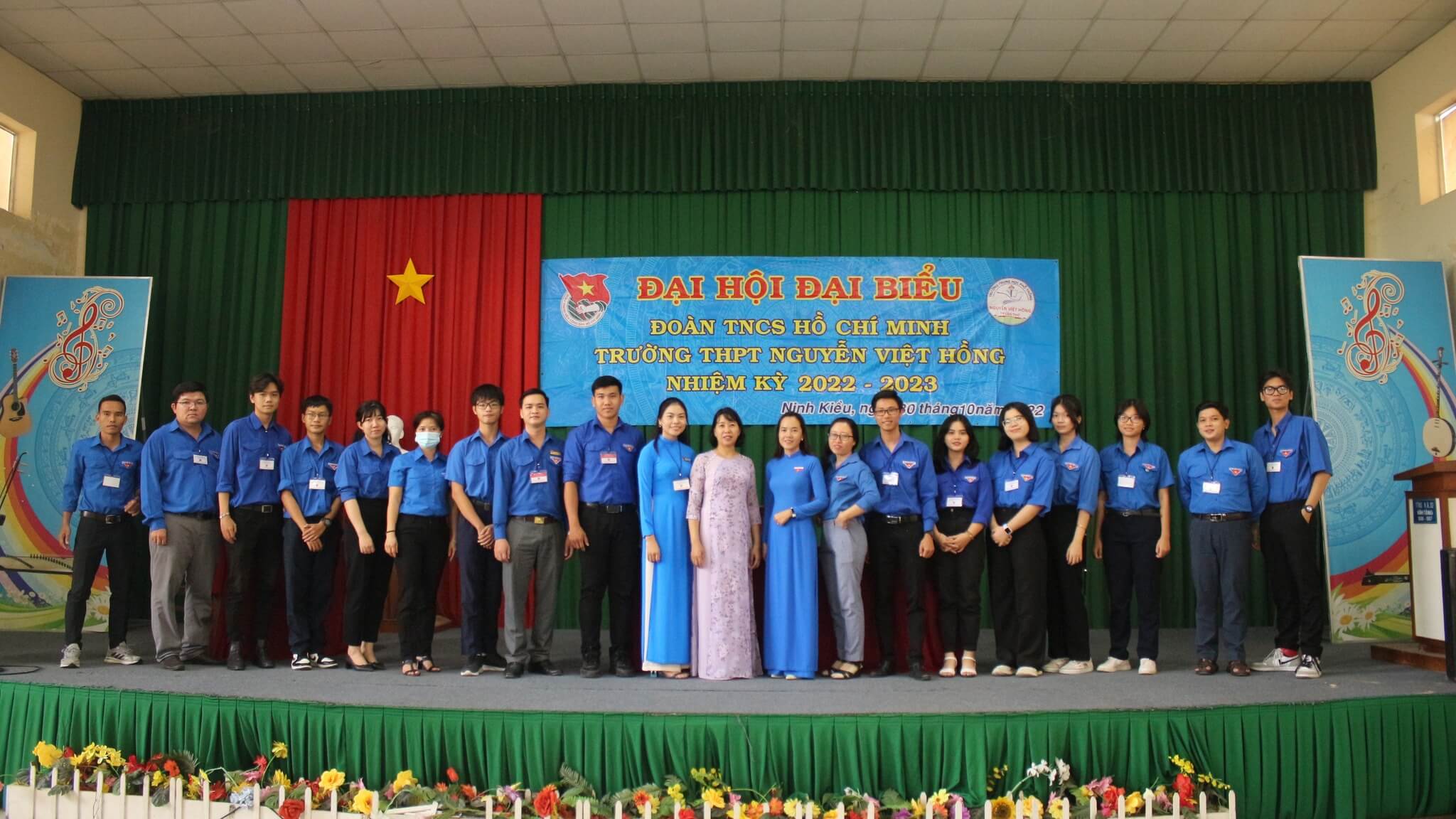 Đại hội trường THPT Nguyễn Việt Hồng 