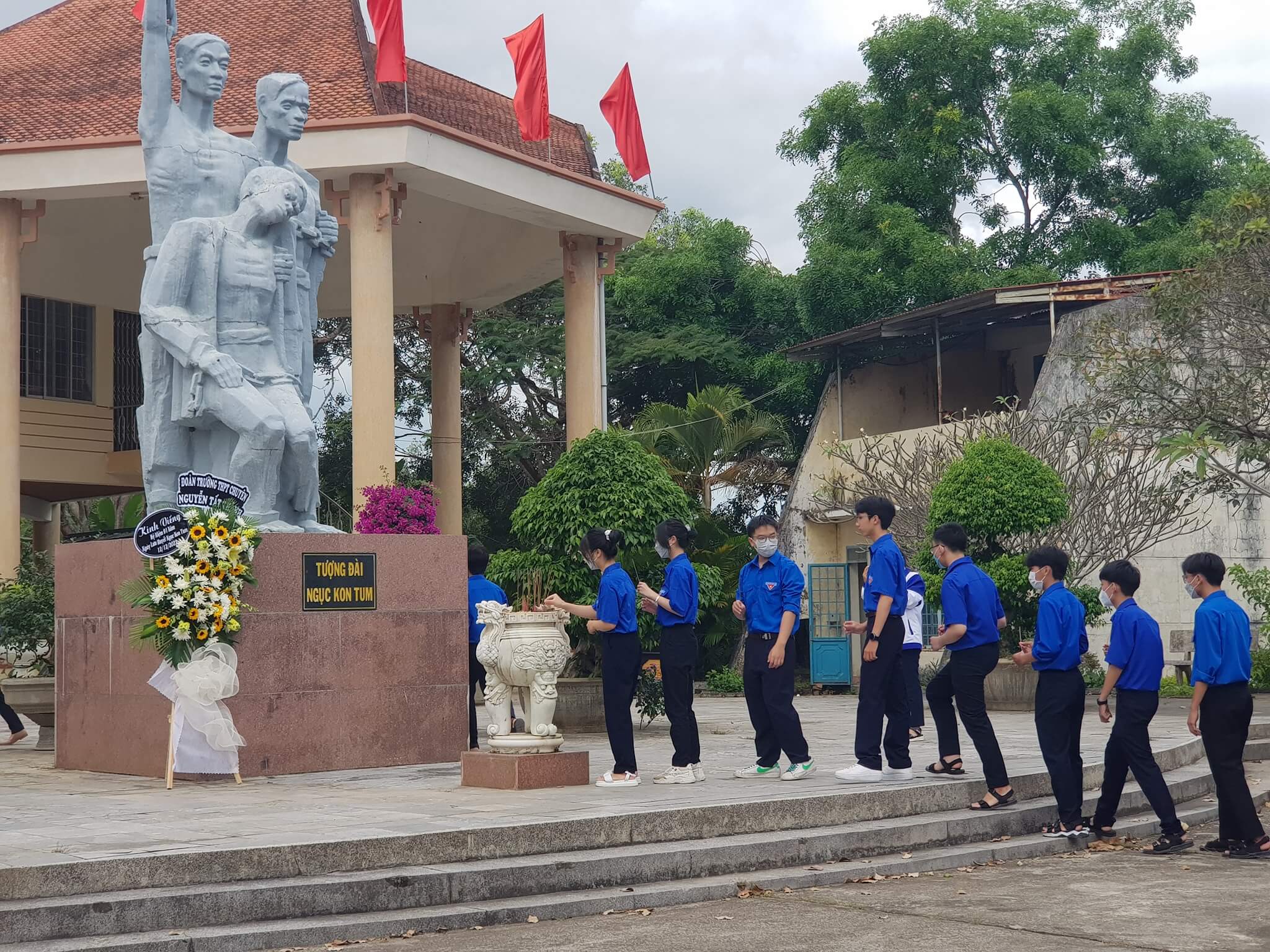 Đoàn viên trường thpt chuyên Nguyễn Tất Thành