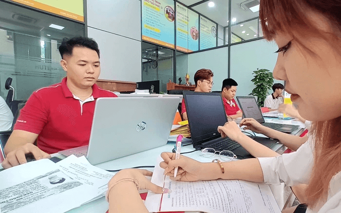 Học sinh tham gia đăng ký xét học bạ trường Đại học Buôn Ma Thuộc