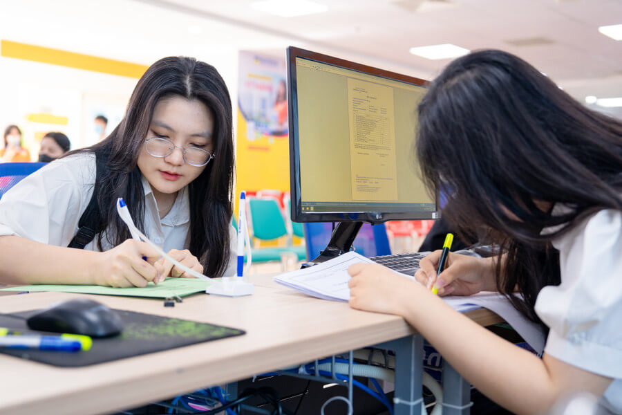 Học sinh đăng ký xét học bạ trường Đại học Công Nghệ Hà Nội
