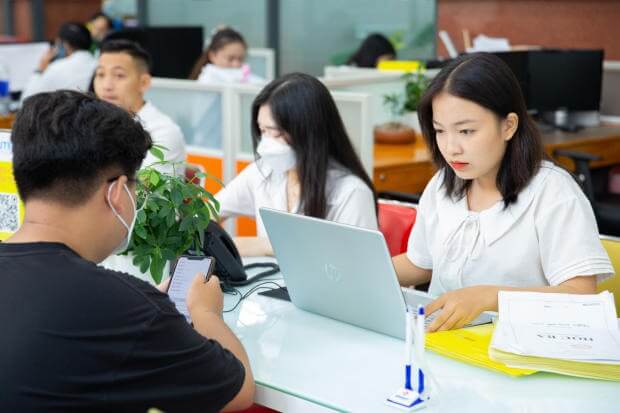 Học sinh tham gia đăng ký xét học bạ trường Đại học Bách Khoa Hà Nội