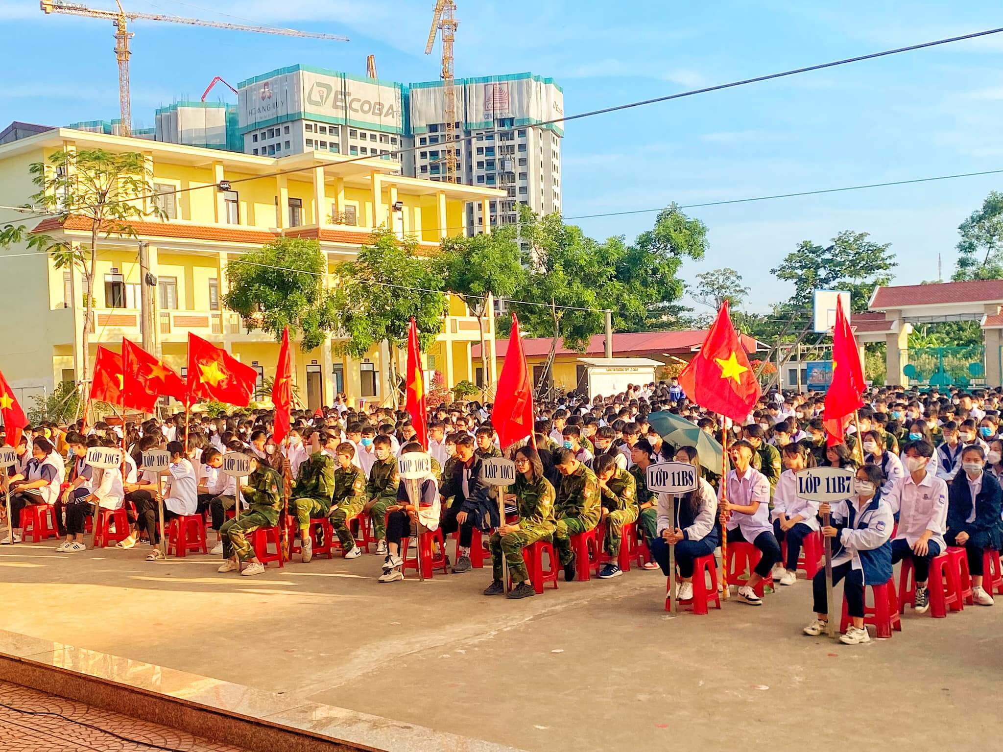 Học sinh trường phổ thông nhiều cấp học Nguyễn Tất Thành