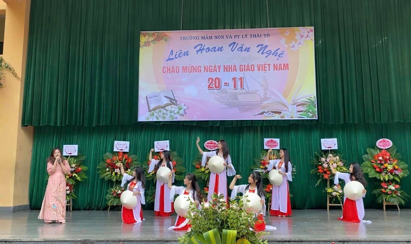 Học sinh trường THPT Lý Thái Tổ biểu diễn văn nghệ