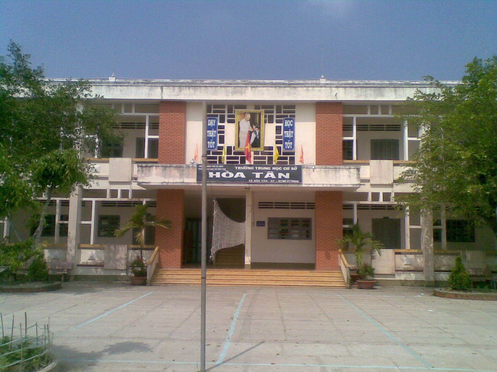 Trường THCS Hòa Tân