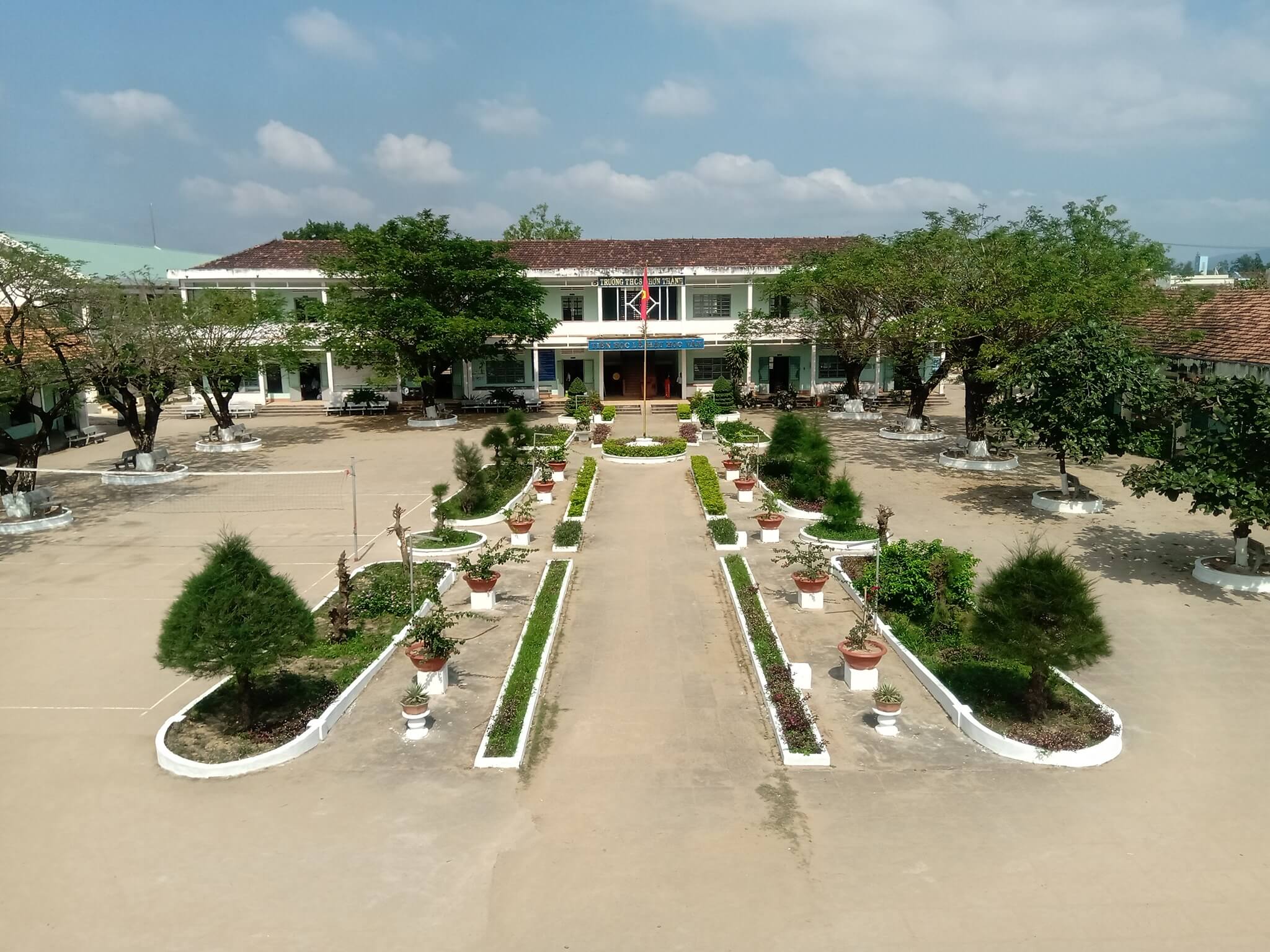 Trường THCS Nhơn Thành