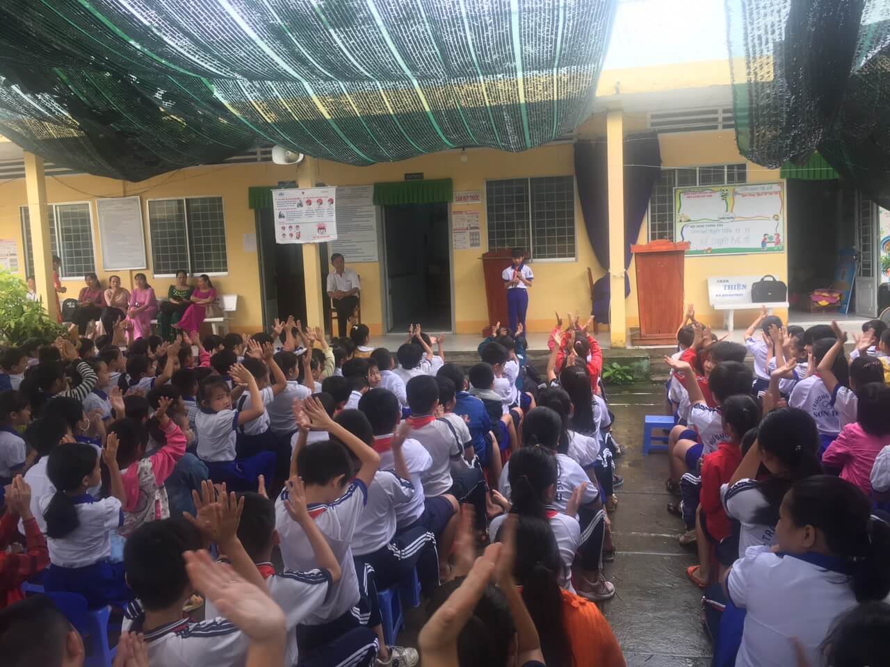 Các em tại Trường Tiểu Học Sơn Định