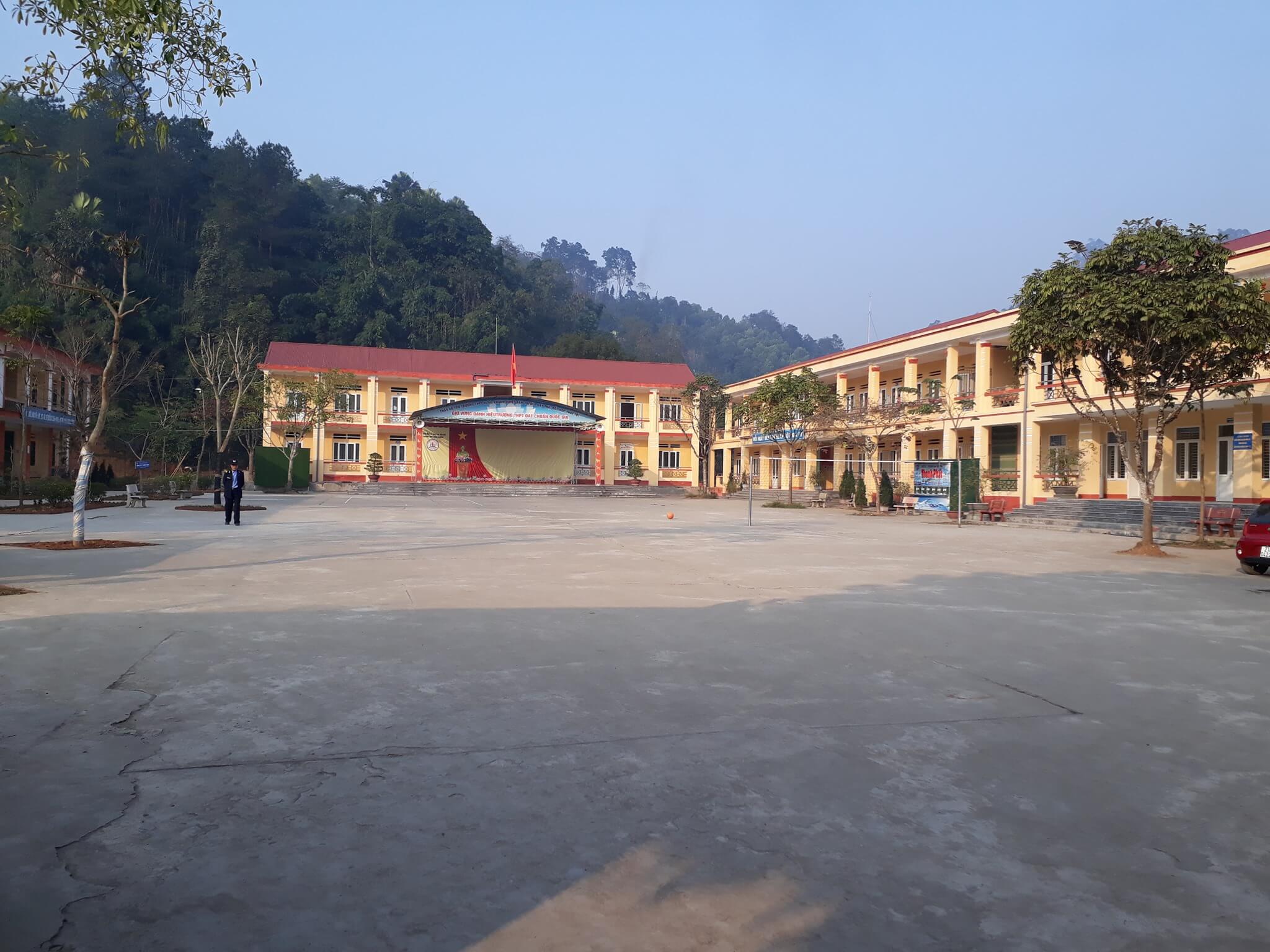 Trường THPT Hưng Khánh
