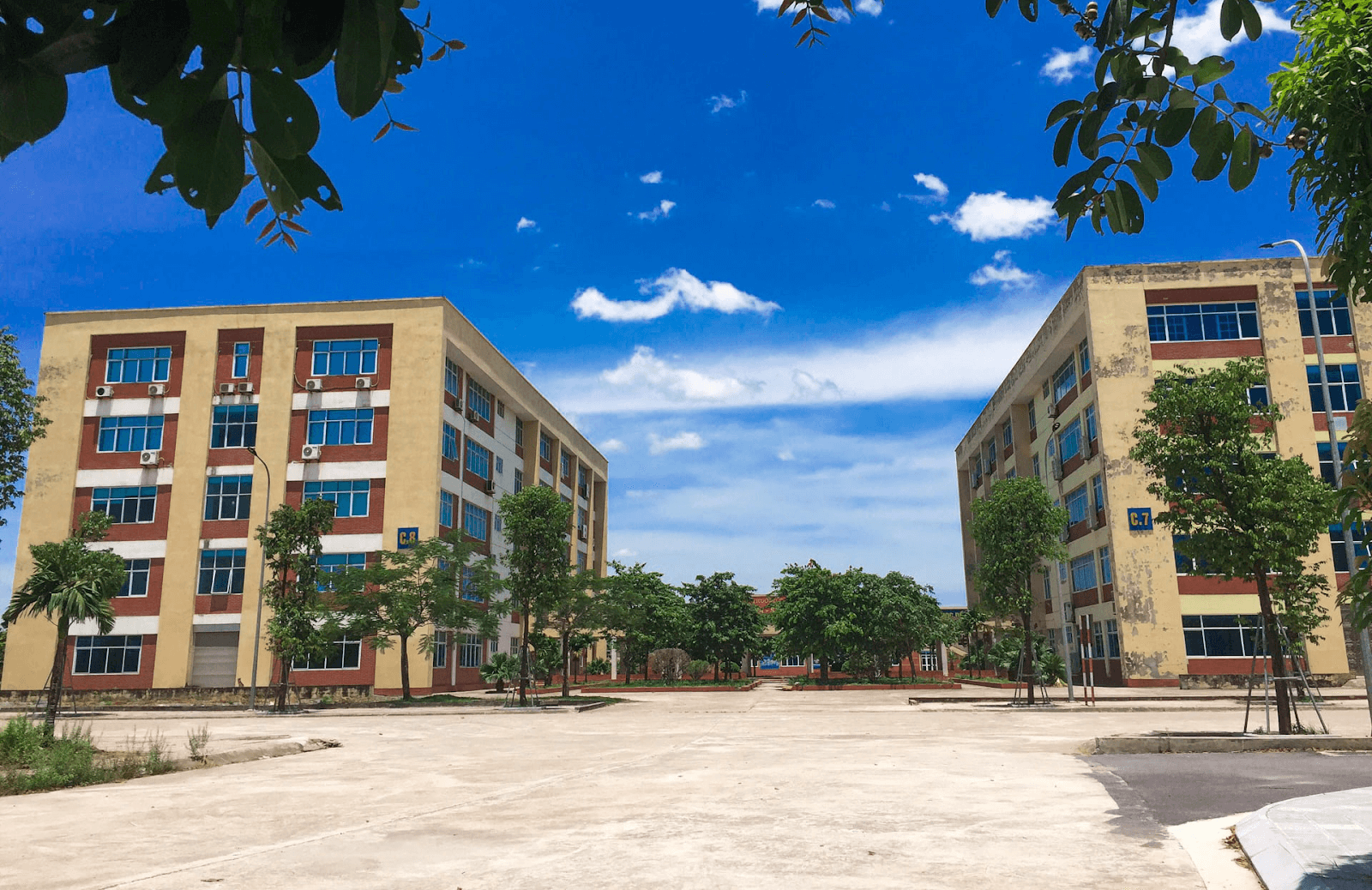 Khuôn viên trường Đại học Công nghiệp Hà Nội cơ sở 3