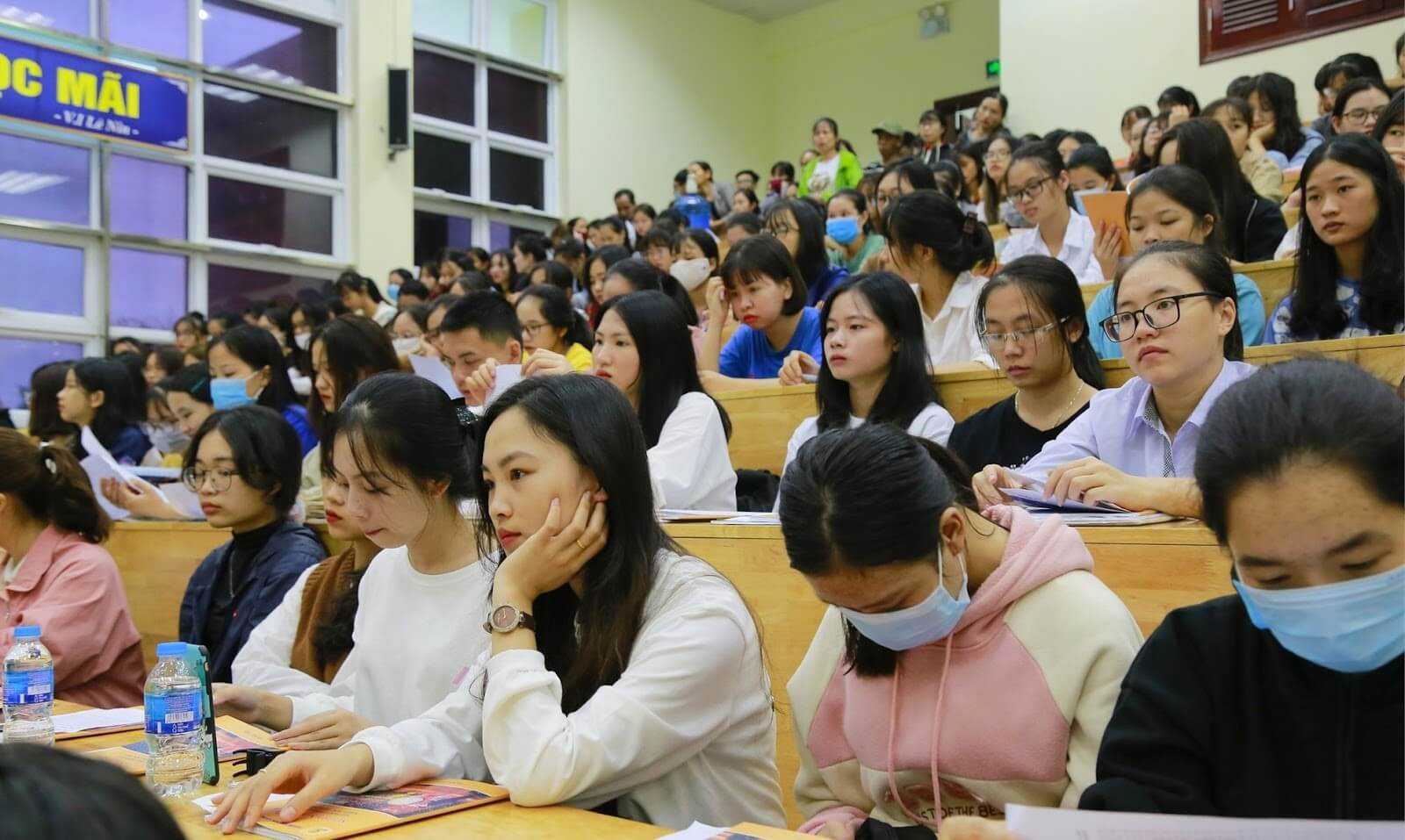 Sinh viên học tập tại trường Đại học Công nghiệp Hà Nội cơ sở 3