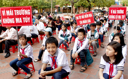 Nhà trường có trách nhiệm như thế nào trong việc hướng dẫn học sinh phòng chống tội phạm