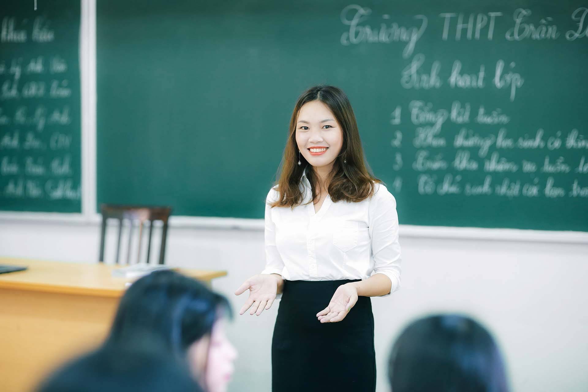 Những phẩm chất cần có ở một Giáo viên hạng 2 là gì?