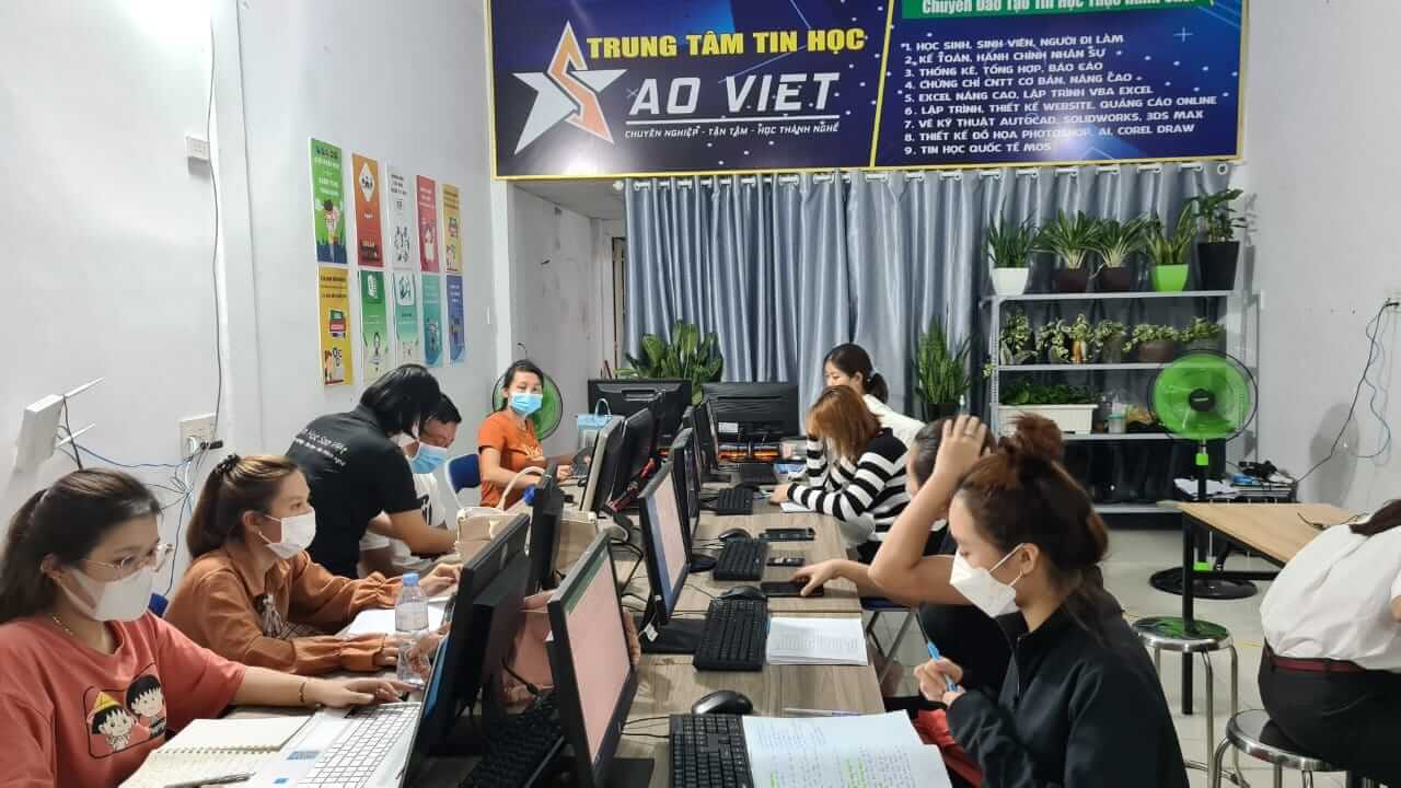 Học viên tại Trung tâm Tin học Sao Việt Bình Dương