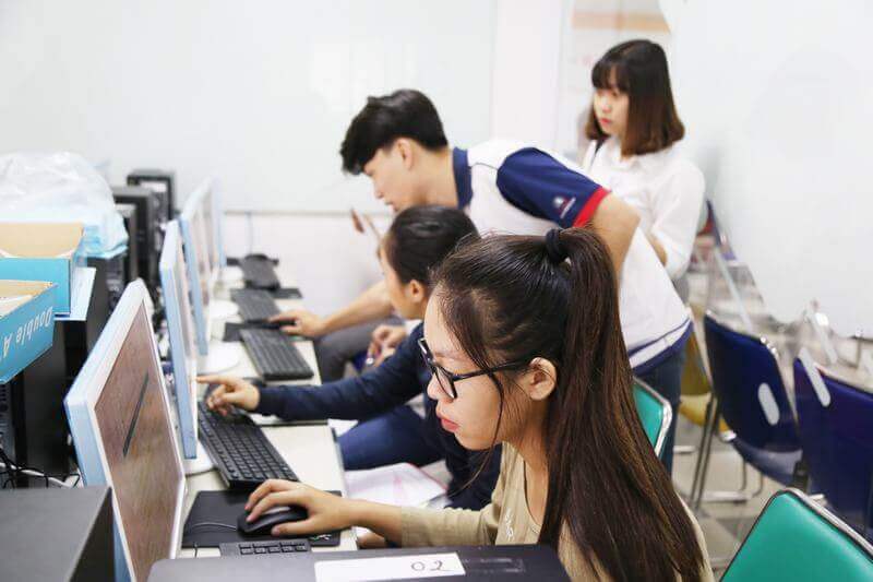 Học viên tại Trung tâm Ngoại ngữ Tin học UDP Hà Nội