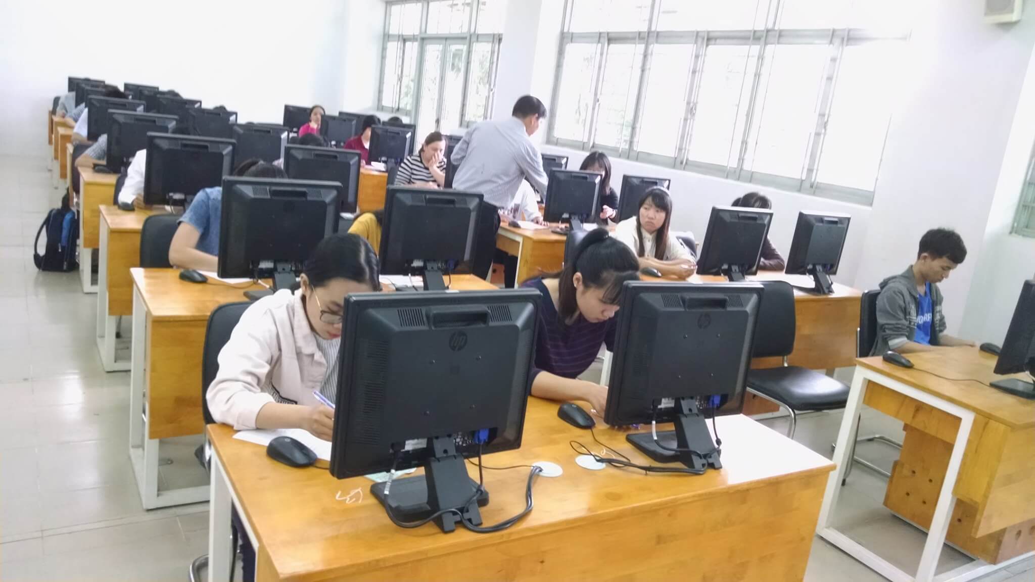 Học viên tại Trung tâm Tin học Đại học Sư Phạm Kỹ Thuật