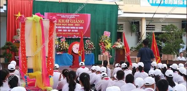 Trường THCS Lộc Hòa