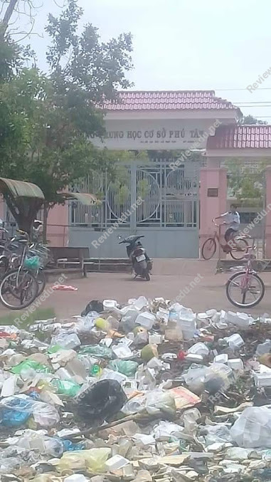 Trường THCS Phú Tân