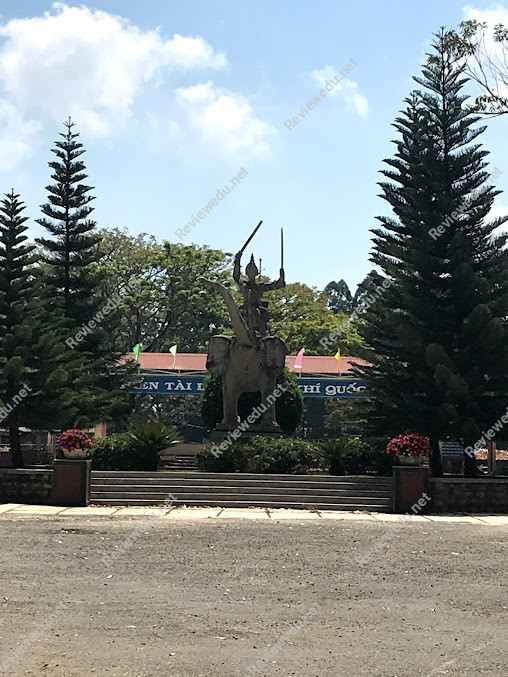 Trường THPT Bùi Thị Xuân