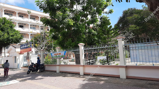 Trường THPT Chuyên Nguyễn Bỉnh Khiêm