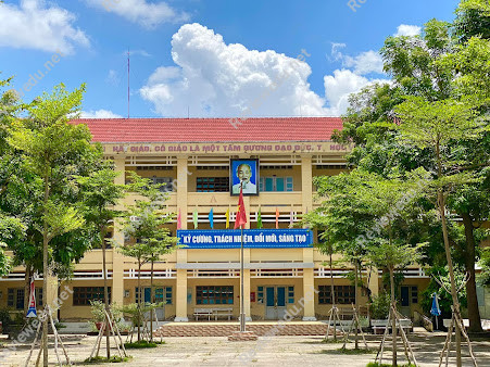 Trường THPT Chuyên Nguyễn Thị Minh Khai
