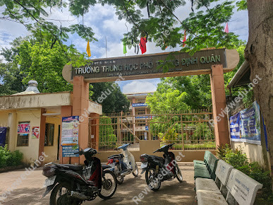 Trường THPT Định Quán