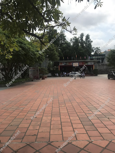 Trường THPT Hạ Long