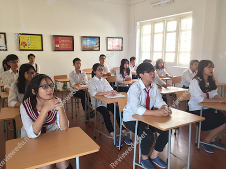 Trường THPT Hoàng Long