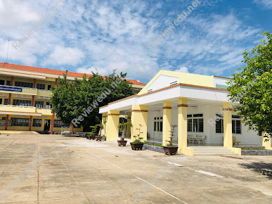 Trường  THPT Huỳnh Tấn Phát
