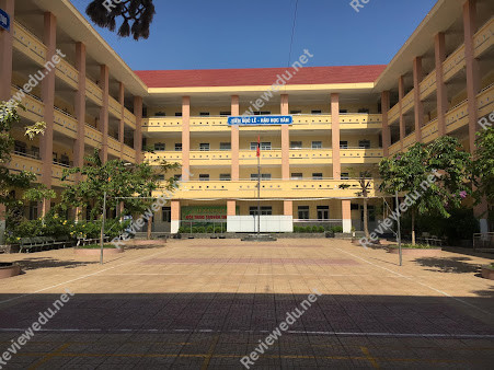 Trường THPT Lê Trọng Tấn