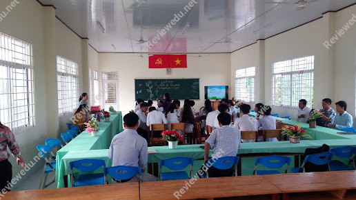 Trường THPT Nguyễn Văn Hưởng