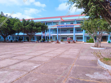 Trường THPT Phan Văn Hòa