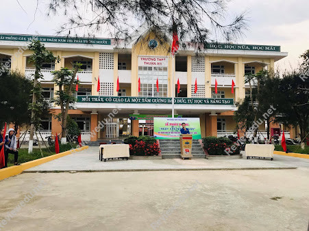 Trường THPT Thuận An