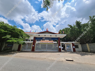 Trường THPT Trần Văn Giàu