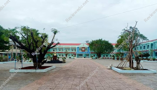 Trường THPT Trần Văn Thời